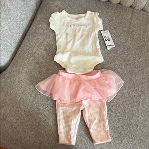 Carter's new born 2 pc